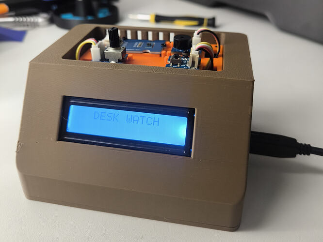 3_desk_watch_display